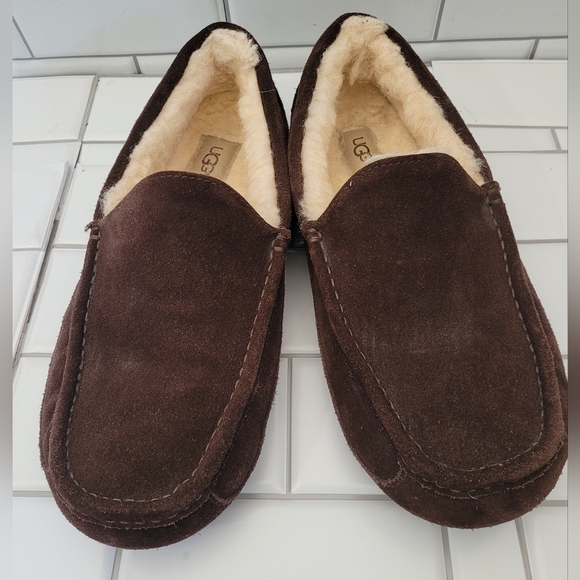 UggS/N 1101110 Mens Ascot Suede Slipper Color Chocolate Brown Fur LinedSize